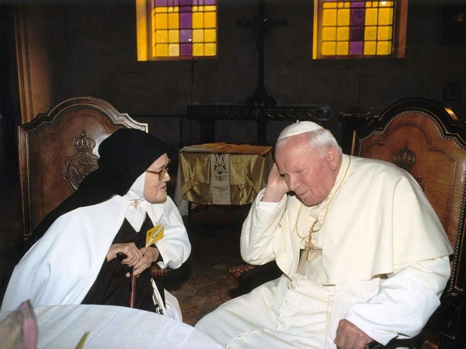 Sr Lucia of Fatima and St John Paul II